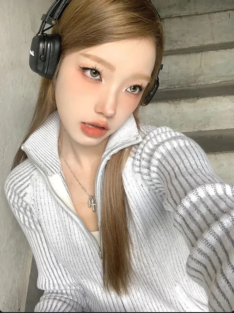 

Vintage Zip Up Cardigan Womens Coats Korean Knitted Streetwear Stand Up Collar Sweaters 2023 Slim All Match Striped Y2k Jackets