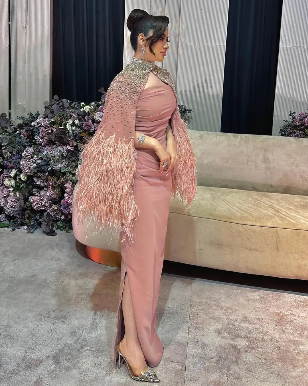 

Fashionvane Strapless Ruched Long Side Slit Prom Dresses for Saudi Arabia Luxury Beaded Feathers Wrap Evening Party Formal Gown