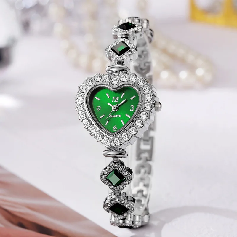 Fashionable heart-shaped dial women's watch exquisite dial quartz bracelet watch