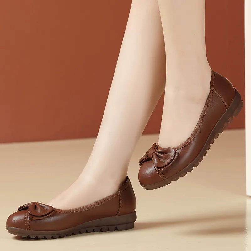 Tendon Bottom Mother Shoes Soft Leather Soft Bottom Comfortable Middle-Aged And Elderly Women'S Leather Shoes Flat Peas Single 4