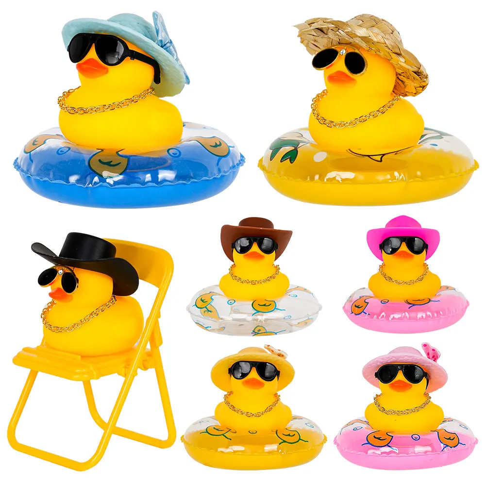 Patitos de goma de Navidad, adorno de coche de pato amarillo, decoración de salpicadero, adornos de Duckies chirriantes, accesorios de Interior