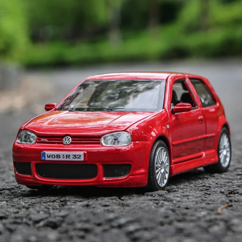 Maisto 1:24 Volkswagen VW Golf R32 Alloy Car Diecasts & Toy Vehicles Car  Model Miniature Scale Model Car Toy For Children
