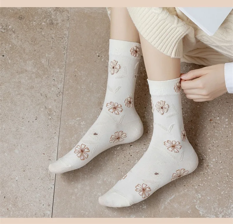 1 paar Baumwolle Elegante Harajuku Retro Frau Floral Jacquard Socken Vintage Neuheit Ethnische Casual Mädchen Klassische sox Herbst Winter – Detail 19