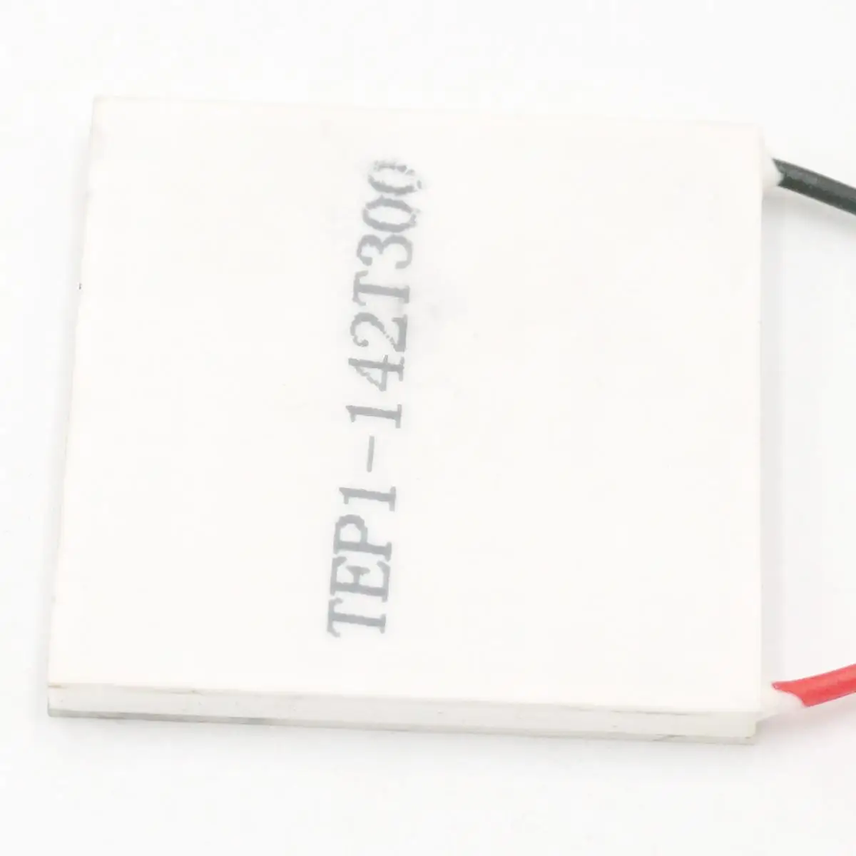 40x40mm Ceramic Heatsink Thermoelectric Cooler Peltier Cooling Plate TEP1-142T300 Refrigeration Module
