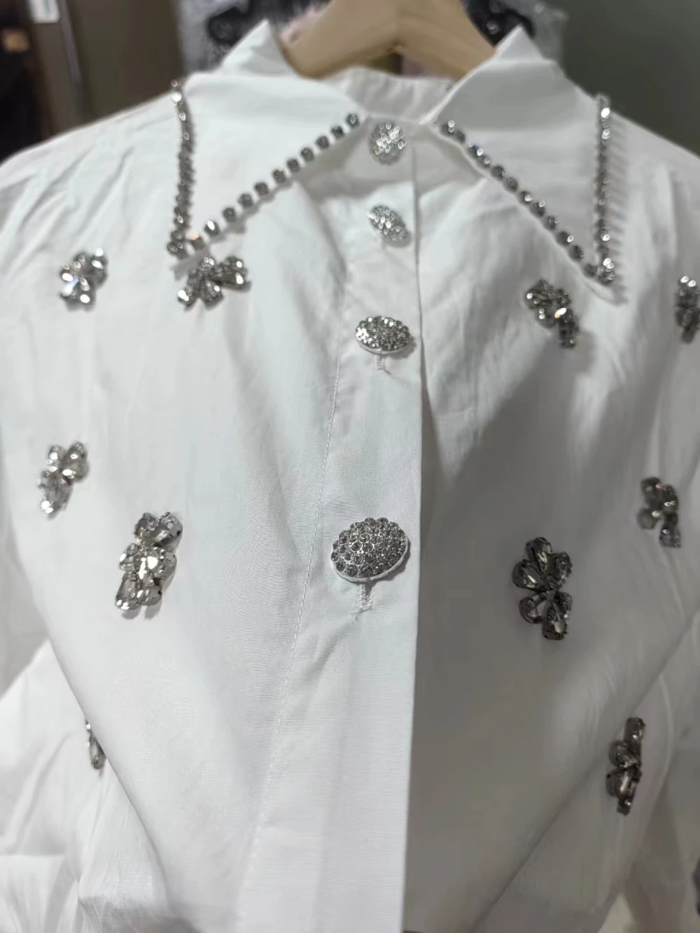 Camisa de algodón con bordado de diamantes de imitación para mujer