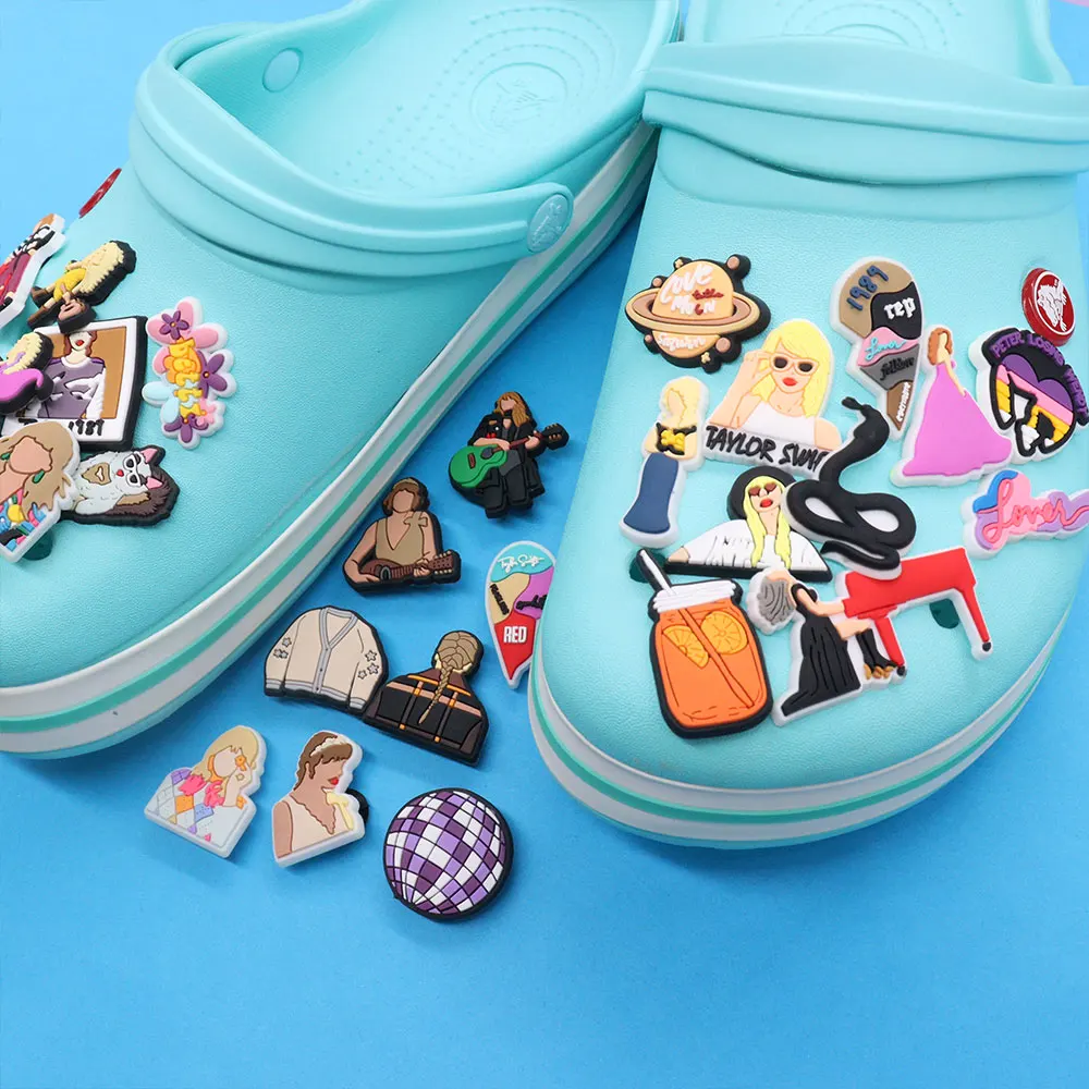 

50pcs PVC Garden Shoe Accessories Fashion Singer Elegant Dancer Cat Shoe Decoration Fit Croc Jibz Charm Boys Girls Party Present