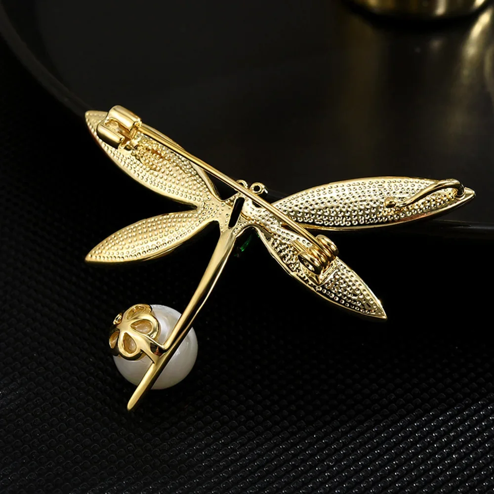 Fashionable Shell Dragonfly Brooch  Green Zircon Inlaid Insect Animal Pin for Women Girl Birthday Party Clothing Accessories