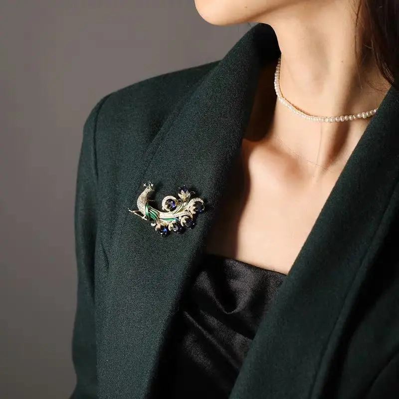 Enamel Brooch Luxury and fashionable peacock open screen brooch European and American retro colored enamel pin accessories