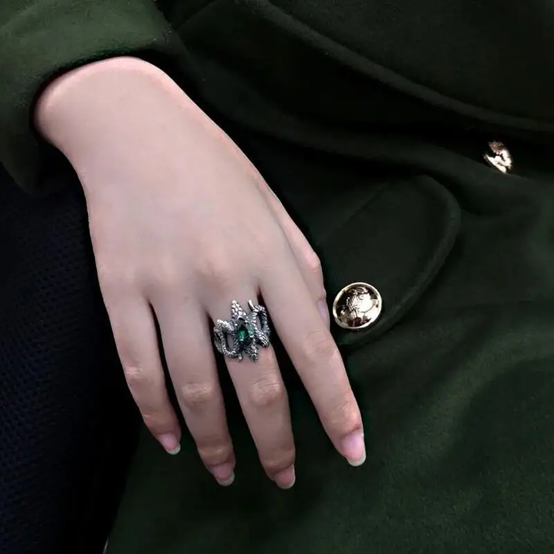 NEW Vintage Irregular Hollow Snake Shape Oval Emerald Couple Ring For Women Geometric Zirconia Valentine Party Gift Jewelry
