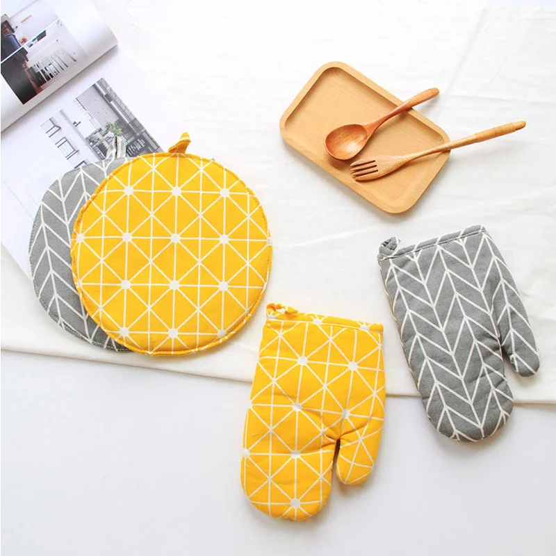1 Piece Cute Non-slip Yellow Gray Cotton Fashion Nordic Kitchen Cooking Microwave Gloves Baking BBQ Potholders Oven Mitts