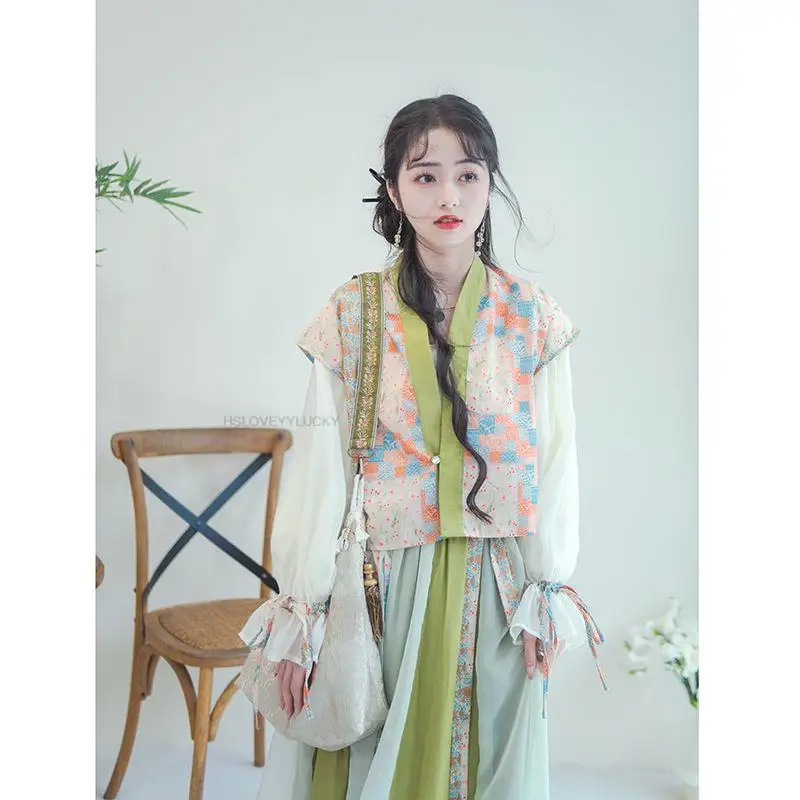 Рисунок 3 - Женская одежда в китайском стиле династии песни