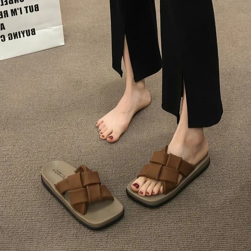 

Summer Fashion Platform Slip-on Outdoor Beach Women Slippers Designer Soft Sole Casual Leather Women Sandals