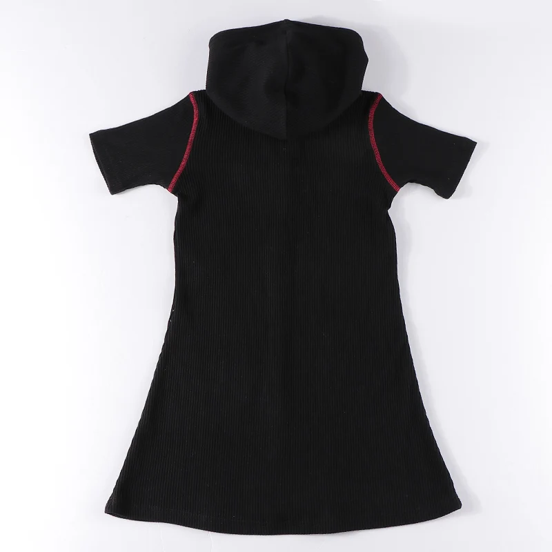 Mädchenkleid Sommer Kurzarm und Langarm Kinderkleidung Vorderseitige Knöpfe Kinderbekleidung Schwarz Gerippt mit Kapuze Rote Schnur – Detail 8