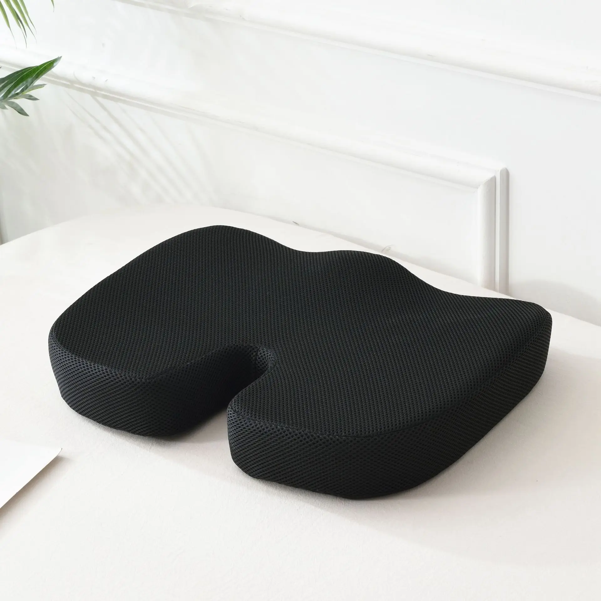 1Pc Seat Cushion Memory Foam U-Shaped Pillow for Chair Cushion Pad Car Office for Tailbone Pain Massage Pillow