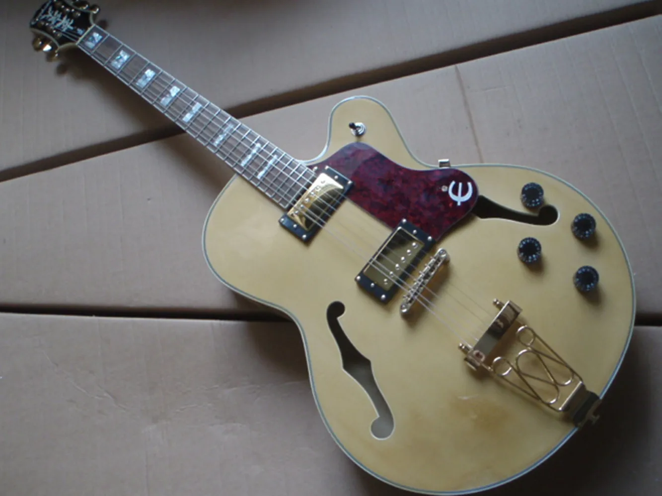 Wholesale Guitars custom top quality 6 strings semi hollow JAZZ
