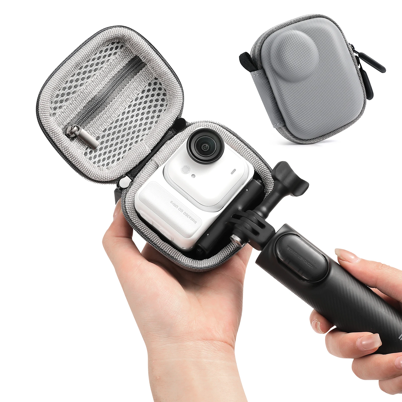 Ouverture de l'étui de transport pour Insta360 Go Ultra, protection sur mesure et résistance à l'eau, montrant l'intérieur rembourré.