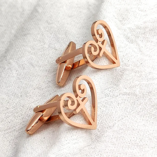 남성을 위한 하트의 매력: 세련된 고급 커프스 단추