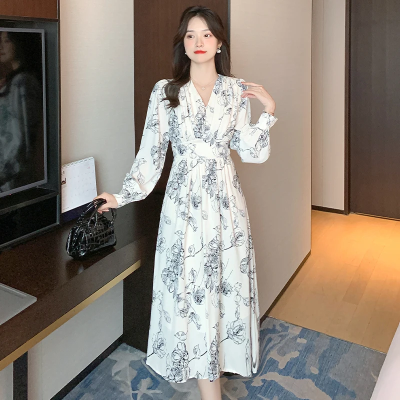 

2023 Autumn New Retro Dress Fashionable Korean Version V-neck Long Sleeve Pure Color Women Temperament Mid-length Skirt T662
