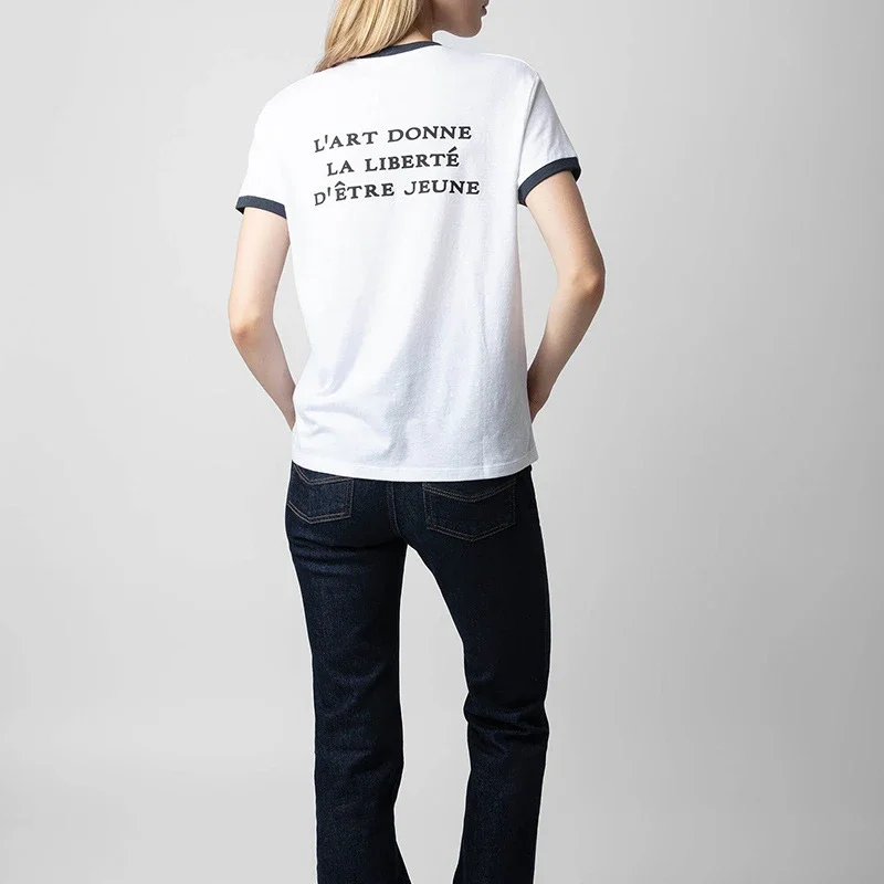 

Женская футболка с коротким рукавом, круглым вырезом и принтом букв