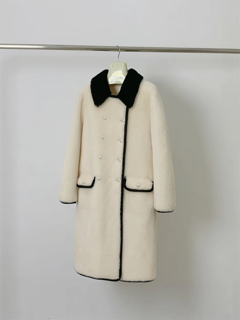 

White Moonlight Sheep Sheared Fleece Coat, Leather and Wool One Piece, Female Pure Lamb Fur, Grass Temperament, Medium Length