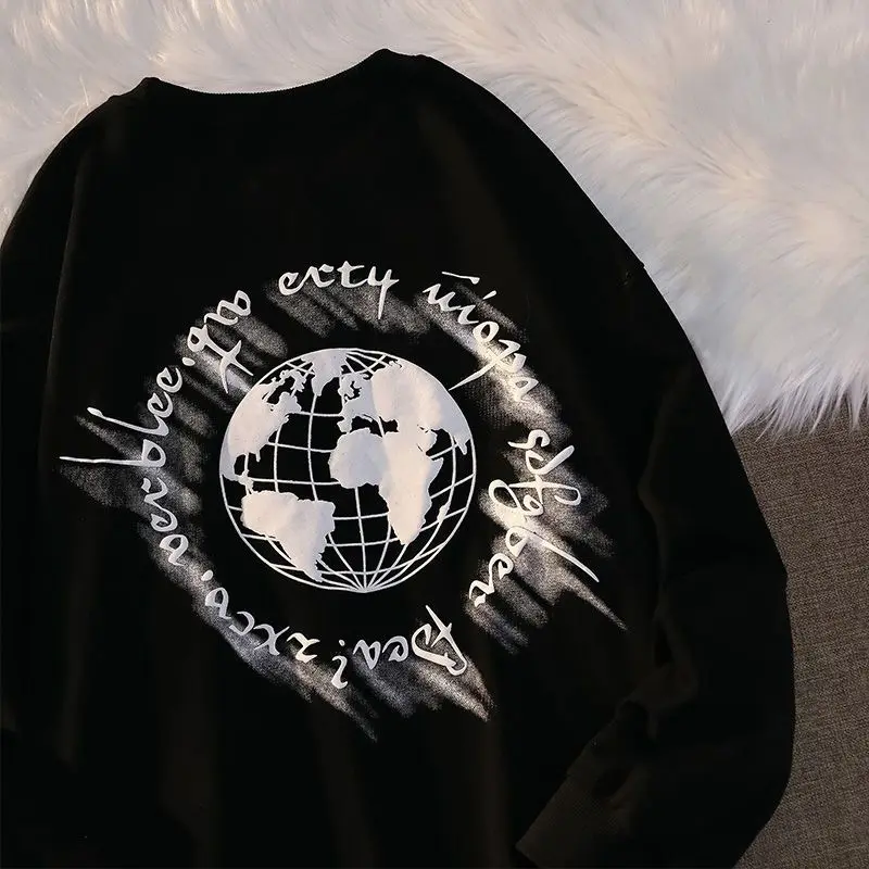 

Letter Earth Print crewneck hoodie long-sleeved loose pullover Y2k Korean Fashion slimming top Black and white sweatshirt