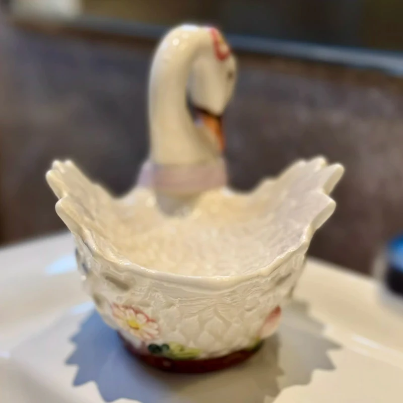 Creative Ceramic Soap Box, Light luxury Cute Swan Shaped Soap Dishes, Home Bathroom Kitchen Supplies, Bathroom storage rack, 1Pc