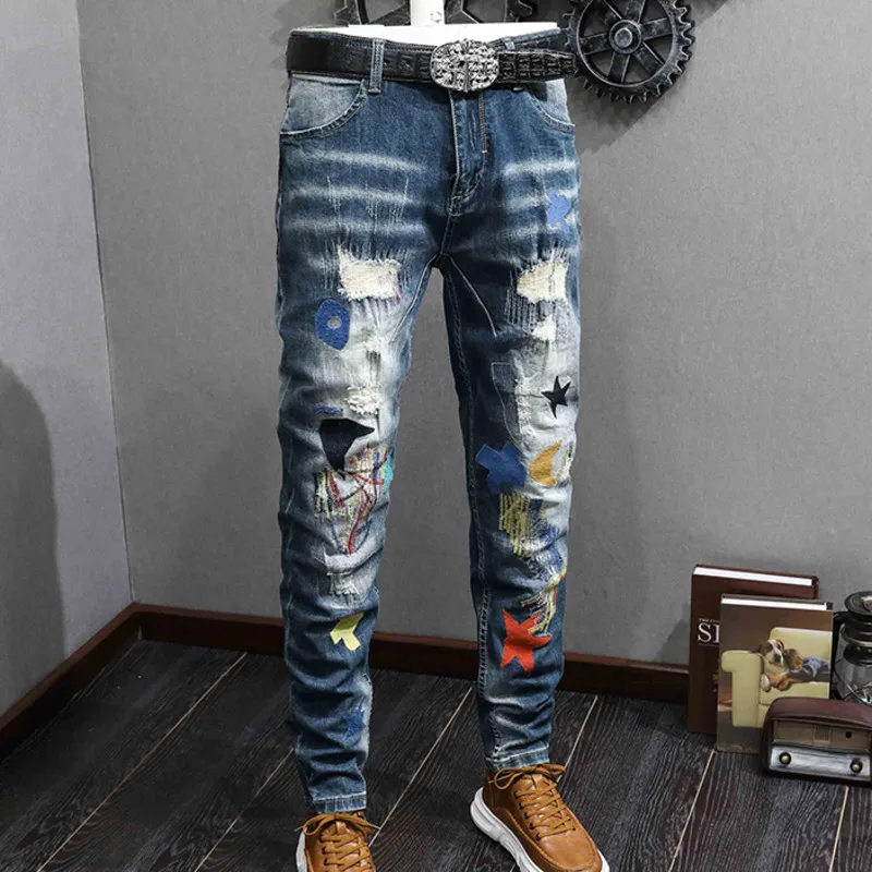 

Hip Hop Retro Flower Patchwork Hole Jeans Men Fashion Designer Slim Trend Brand Jeans Pant Men Printed Ripped Jean Stacked Jeans