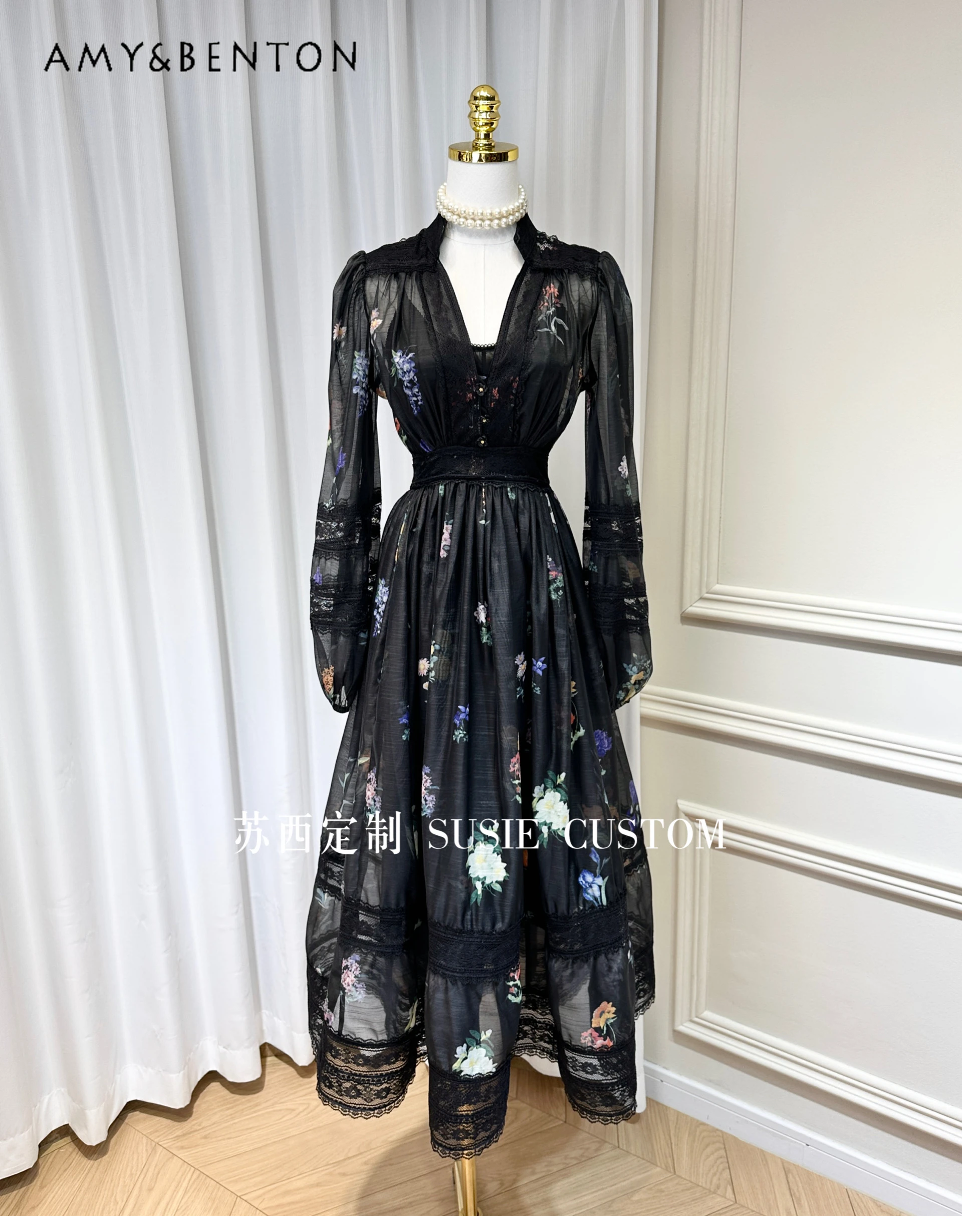 

French Retro Mori Style Lace V-neck Flower Pearl Buckle Temperament Mid-Length Dress for Women High Sense Long Sleeve Slim Dress