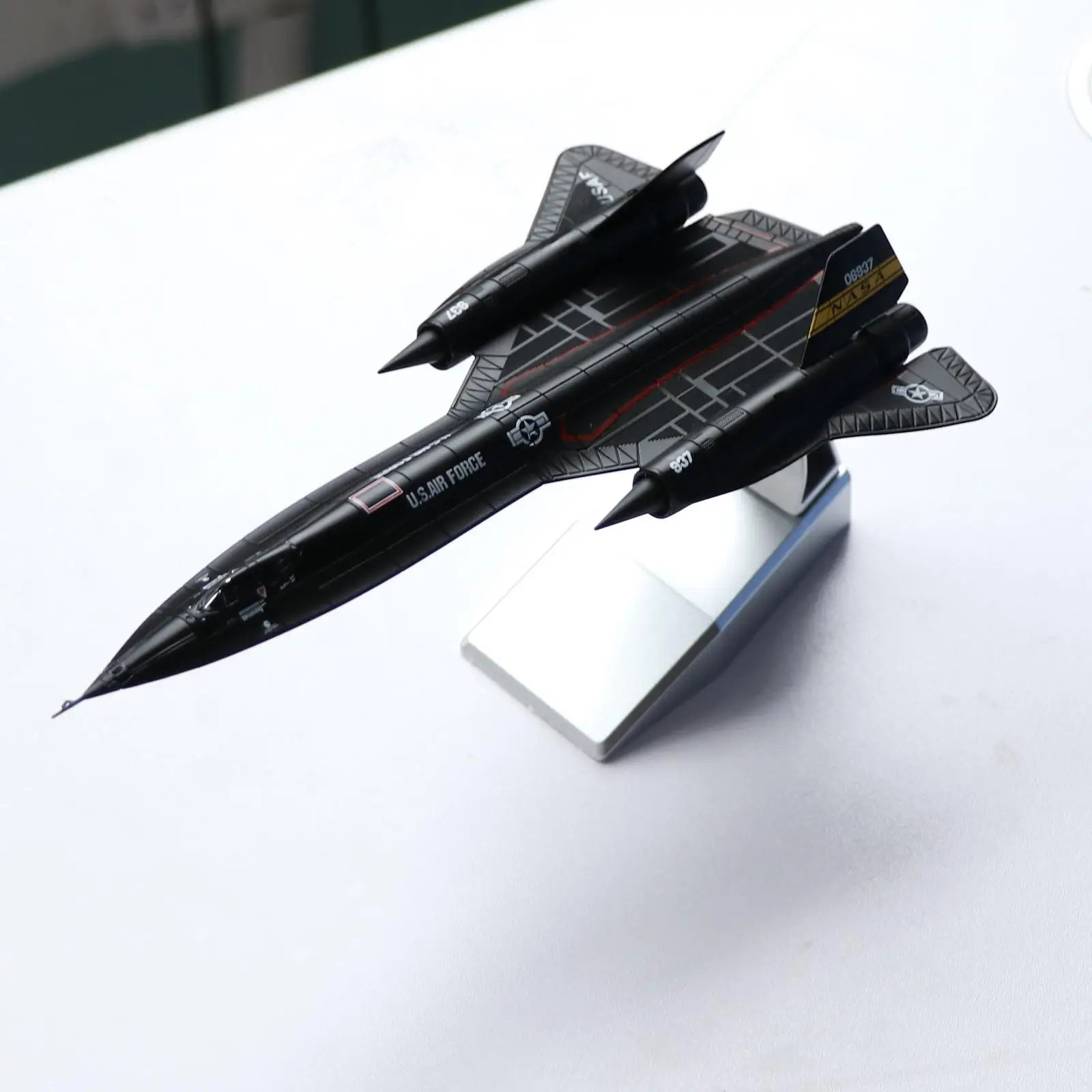 1:144 Scale SR-71A Blackbird Reconnaissance Plane - Simulation Diecast Model with Stand