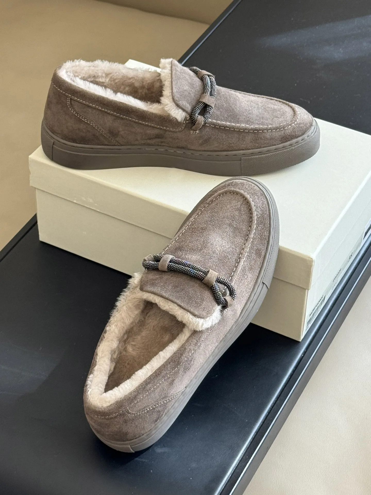 

2023 Classic rubber-soled loafers feel comfortable on the feet and have a low-key old-money feel. 1221