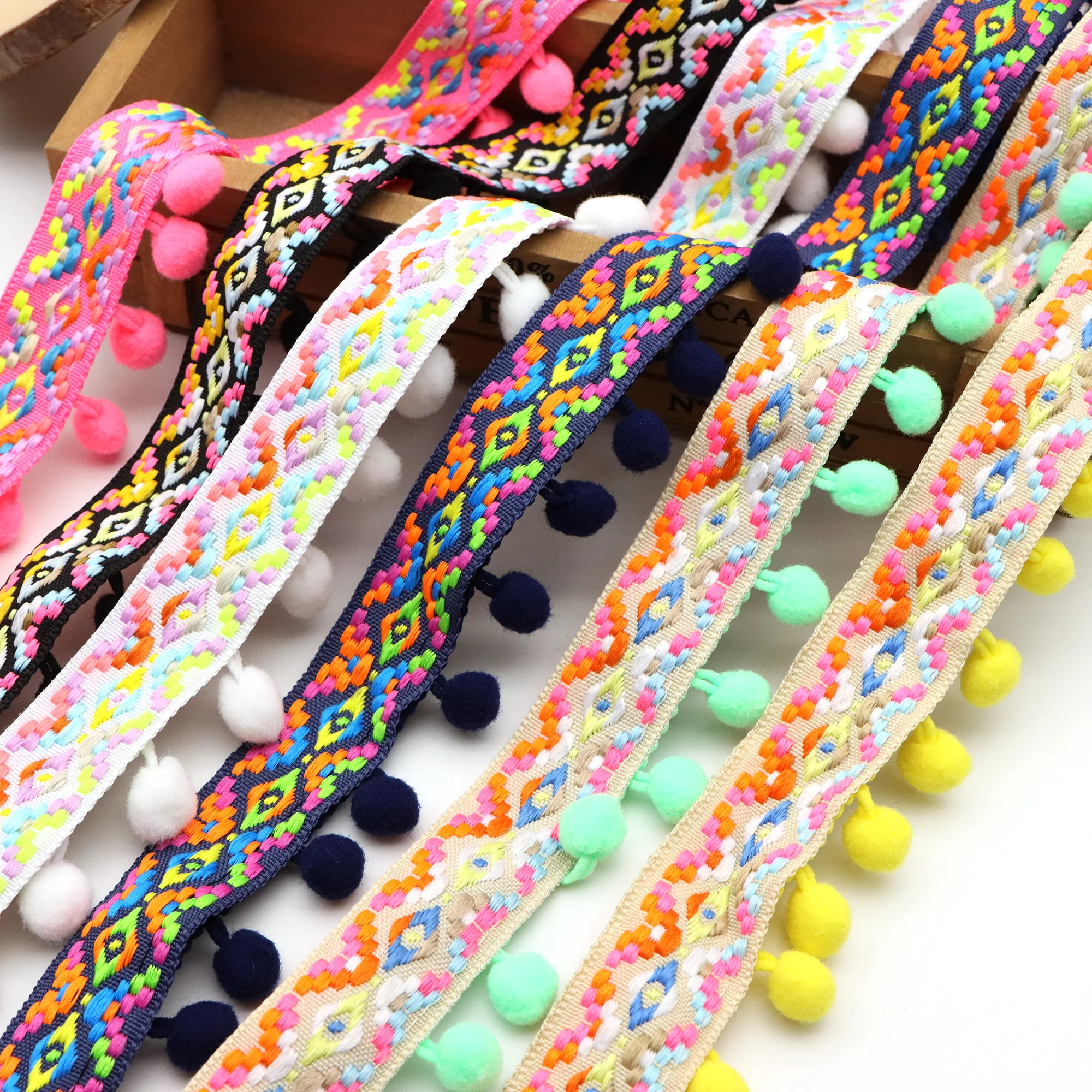 SOOKOO Cinta De Costura Hecha A Mano Con Pompón De Arco Iris, 5 Yardas