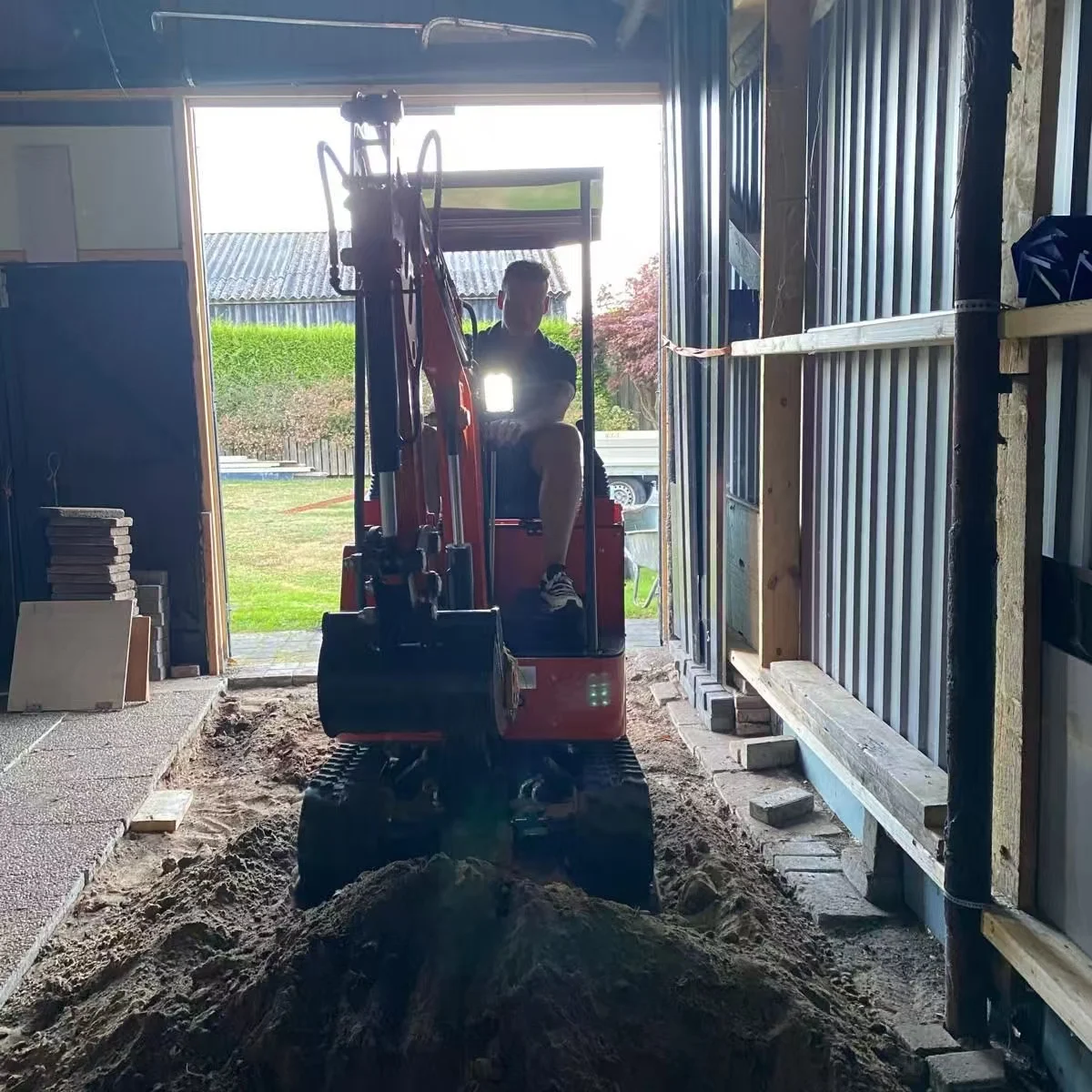 1,5-тонний міні-екскаватор для використання на фермі Гусеничний міні-екскаватор для особистого використання Швидка доставка