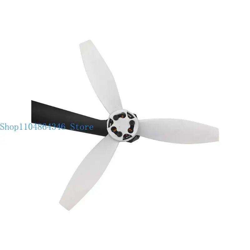 Gros plan sur une pale d'hélice de rechange pour Parrot Bebop 2 FPV, montrant la fixation centrale.