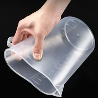 Feriales Messbecher aus verdicktem Kunststoff – Lebensmittelgrad mit Skala – 100 ml bis 5000 ml Messkrug für Küche, Labor & Handwerk 1