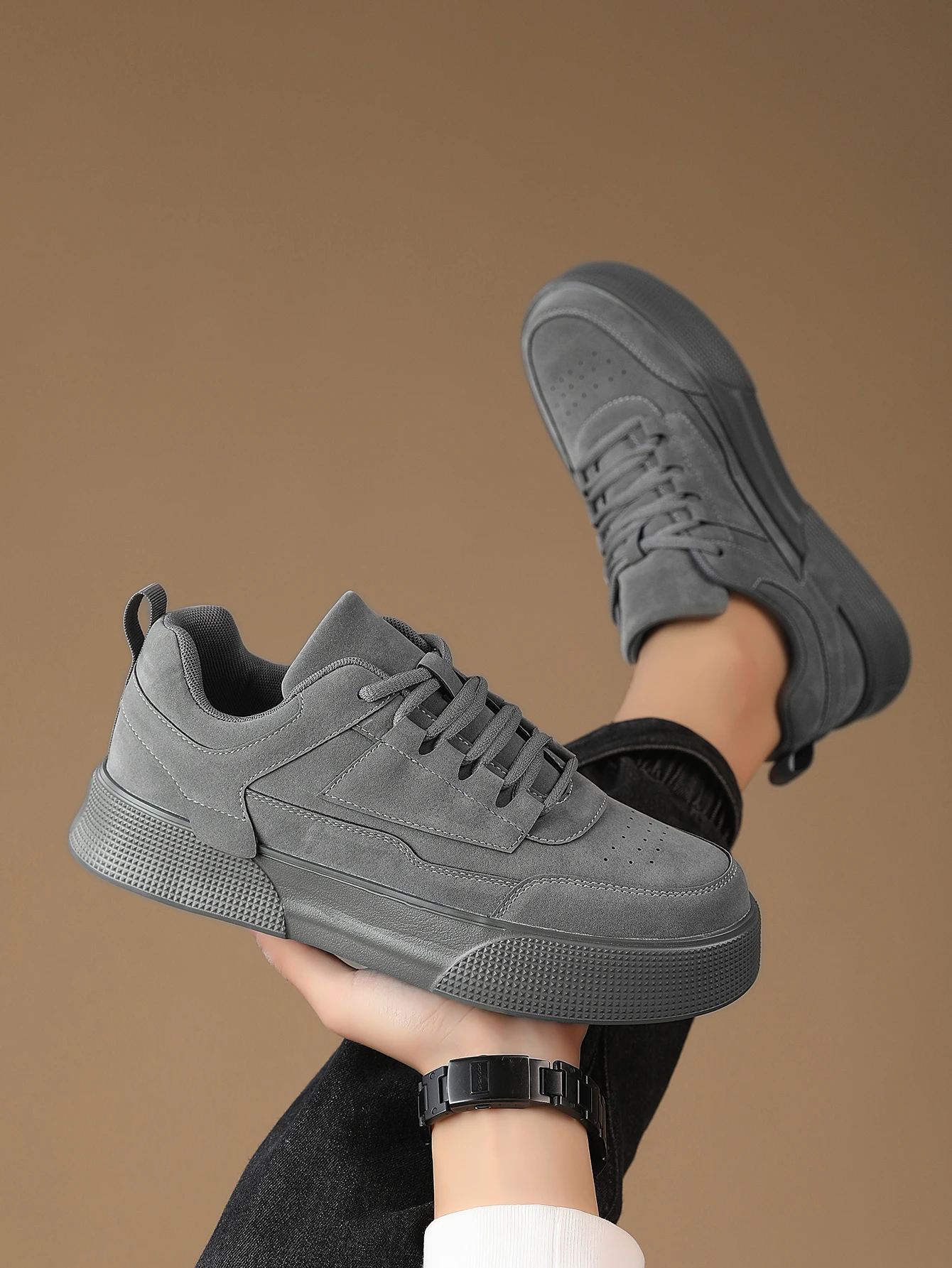 Chaussures de skate de sport à lacets sur le devant pour hommes, document solide, style minimaliste, optique ronde Parker, recommande l'astronomie, augmentation de la chaussure athlétique, gris