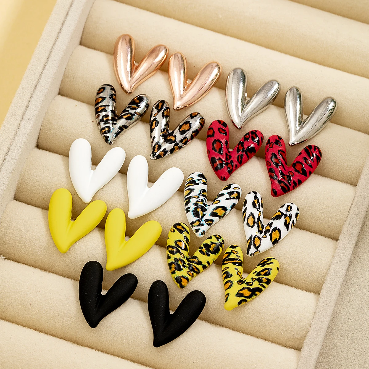 3 pairs leopard print heart-shaped women's earrings set red spray painted