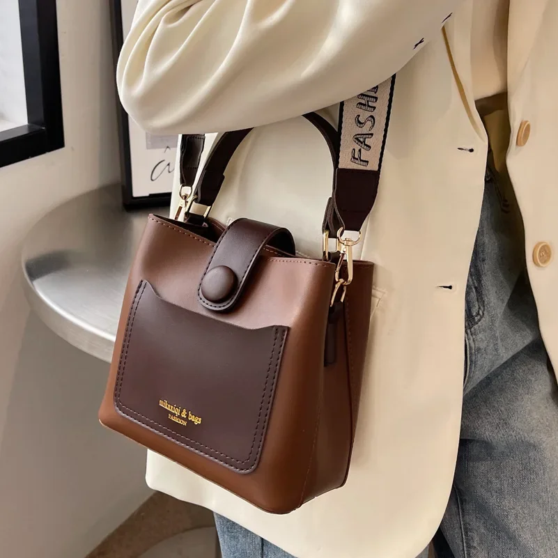 Popular 2024 New Spring Fashion Portable Shoulder for Women Crossbody All-Matching Retro Bucket Bag