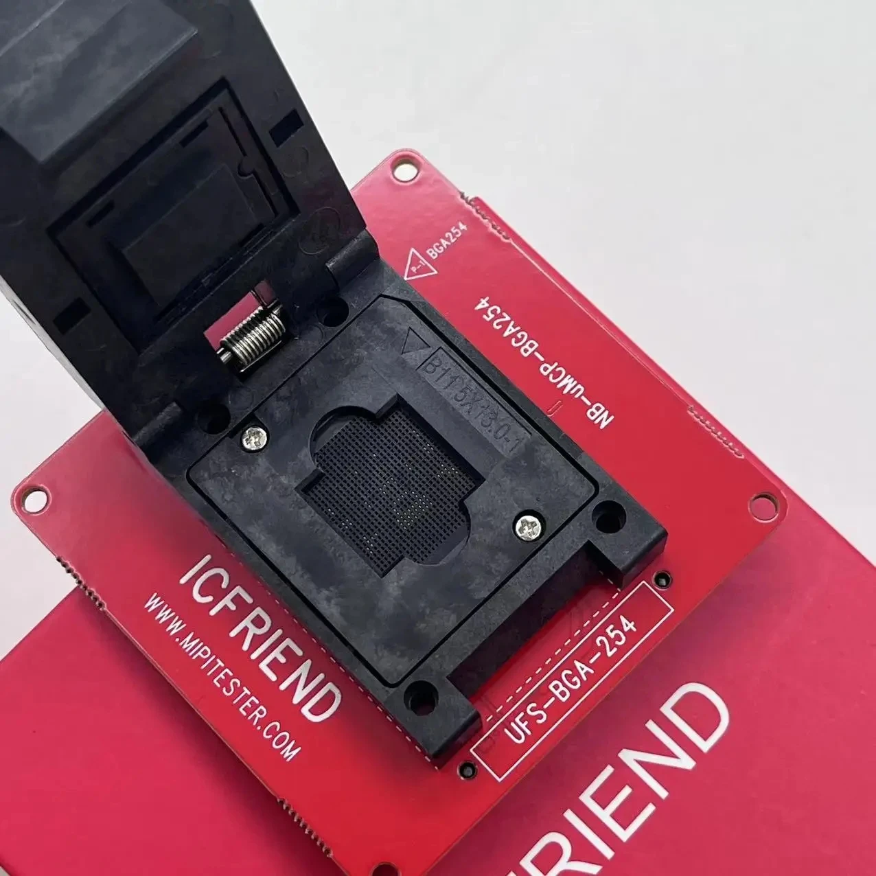 새로운 Icfriend NB-Umcp-Ufs BGA 297 254 153 소켓은 mipitester mini 및 Gera2 호스트용 IC가 있습니다.