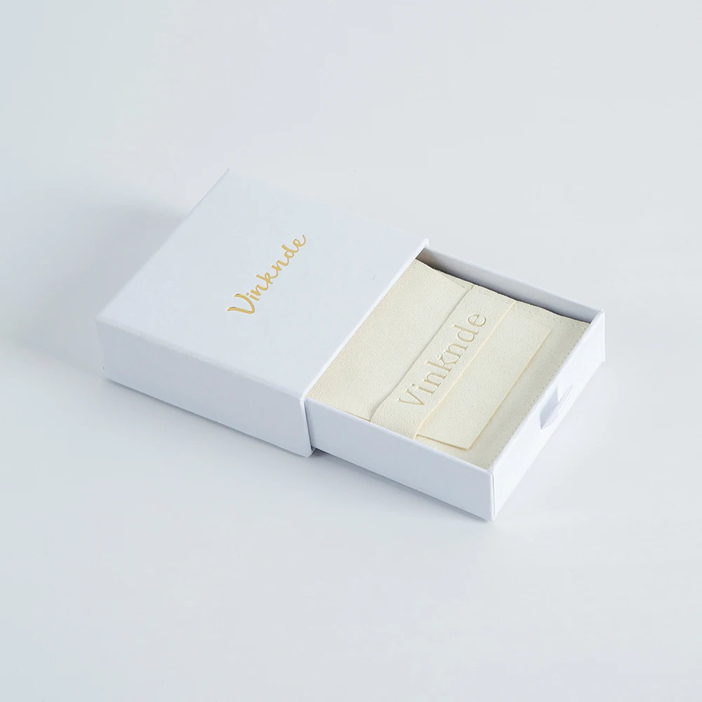 Individuelles Logo, 9 x 9 x 3,2 cm, weiße Schublade, Schmuckschatulle und 8 x 8 cm Mikrofaser-Streifentasche für Ring, Ohrring, Halskette, Armband, Hochzeitsgeschenk – Detail 17