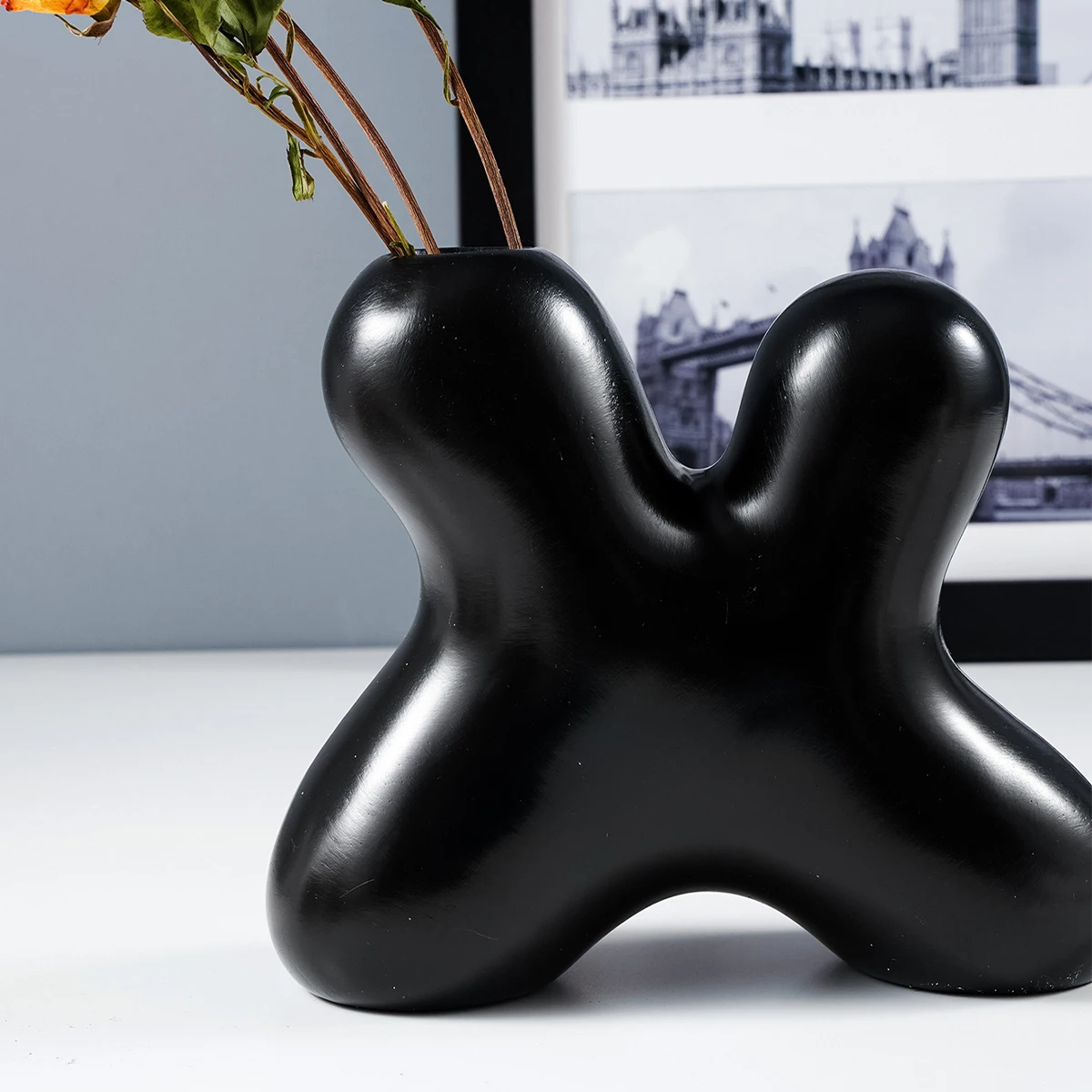 1PC, creative letter X-shaped black and white resin vase, resin material home decoration vase