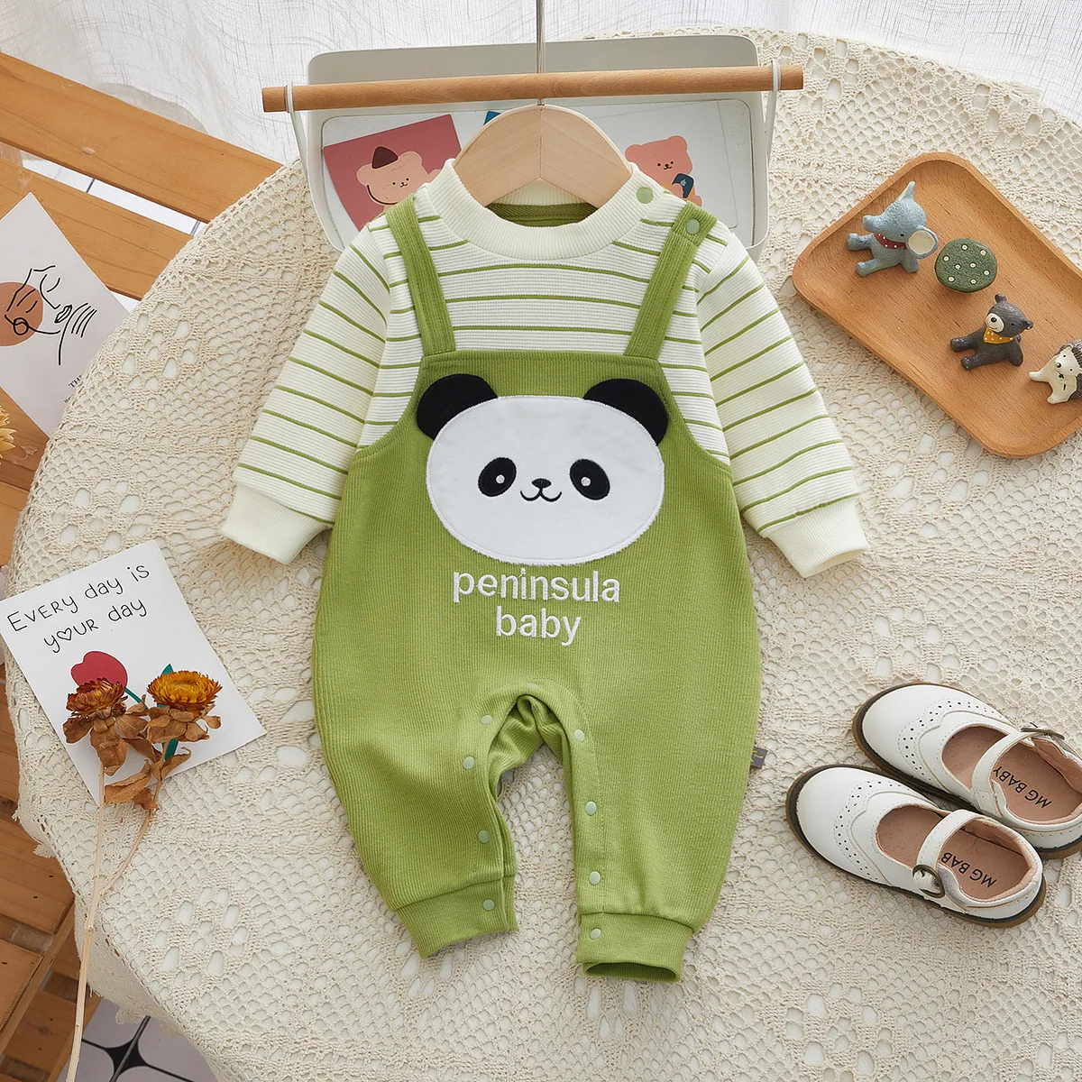 

2024 Spring Autumn Korean Newborn Girls Jumpsuit Stripe Cartoon Pattern Round Neck Infant Girls Romper Simple Baby Girl Bodysuit