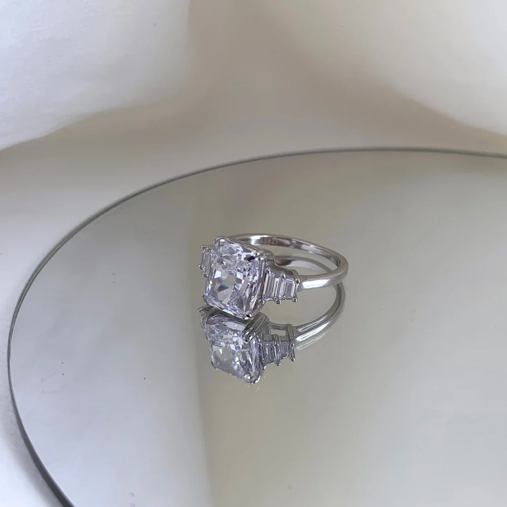 Wholesale High Quality 925 Silver Inlaid Ice Cut Zircon Anniversary Ring