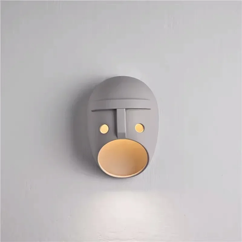 네덜란드 디자이너 무오이 조커 벽 램프, 모던 모델 룸, 침실 복도 배경, 계단 마스크 장식, LED 수지 스콘스 조명