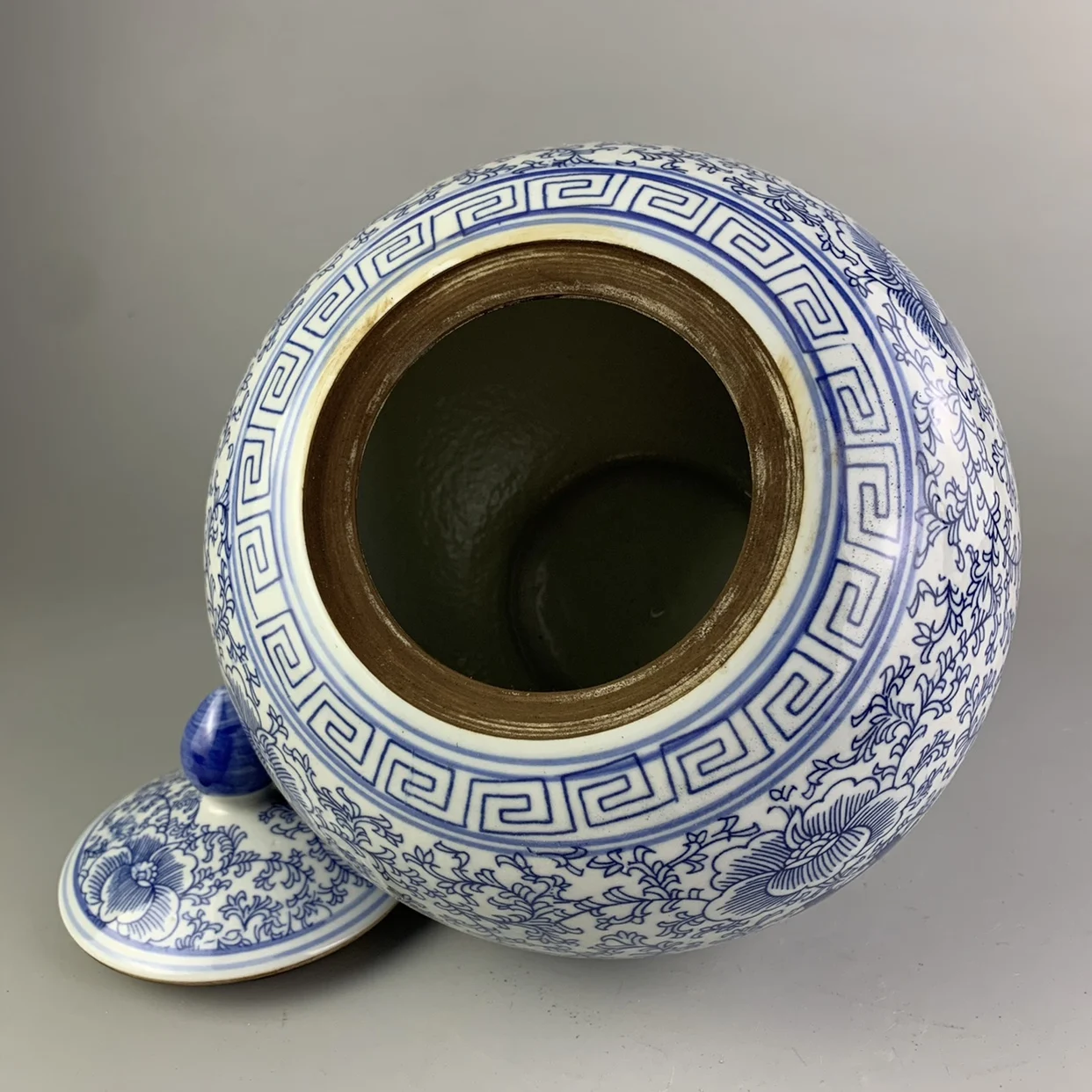 Blue And White With The Happy Character Round Jar Tea Jar Storage Jar Antique Ornaments Collection 4
