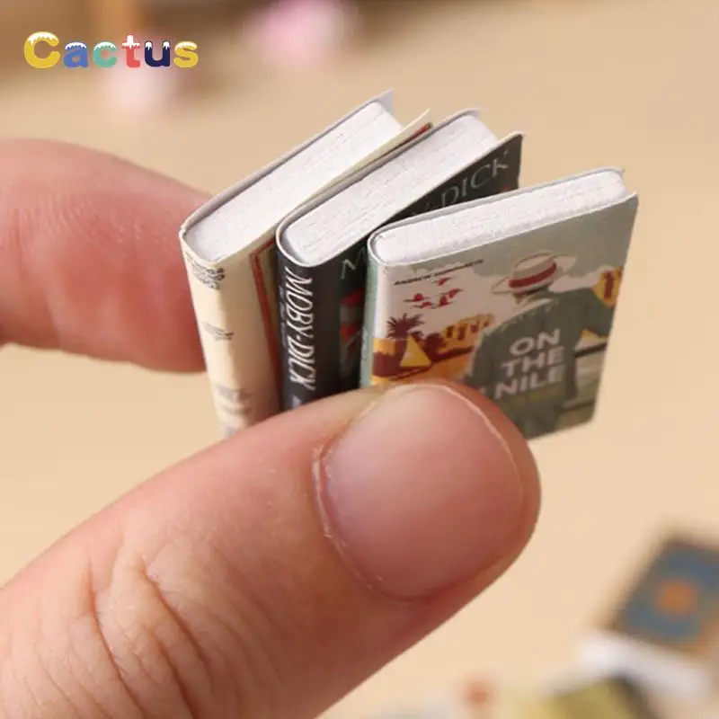 Artículos de miniaturas para casa de muñecas, libros surtidos, Retro, Vintage, Mini libro en inglés, juguetes de juego de simulación, accesorios de Decoración de casa de muñecas, 1:12