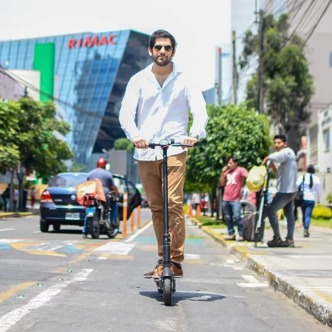 M1 adult electric scooter 350W 36V 5.2AH China warehouse scooter 8.5-inch foldable urban small maximum speed 25km/h