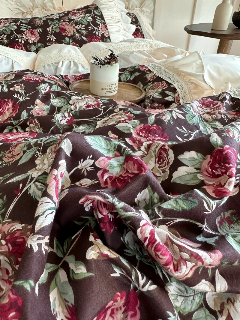 Set di biancheria da letto di lusso con stampa rosa vintage Set copripiumino con volant in pizzo romantico Set copripiumino Set di biancheria da letto Queen per camera da letto di casa
