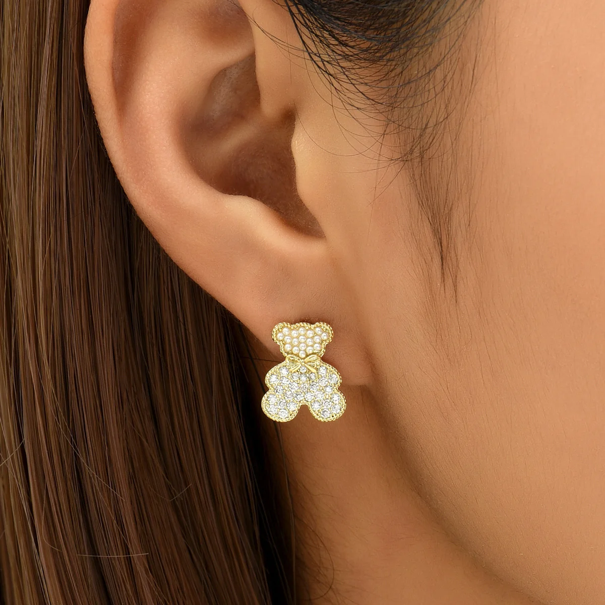 

JF2023 New Original Design Super Flash Delicate Micro Inset Zircon Pearl Cute Bear Children's Fun Stud Earrings For Women
