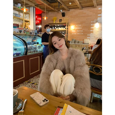 Korean Style Fashion Long Sleeve V-neck Women's Faux Fur Coat 2023 Winter Solid Color Faux Fox Fur Pocket Slim Fit Short Coat
