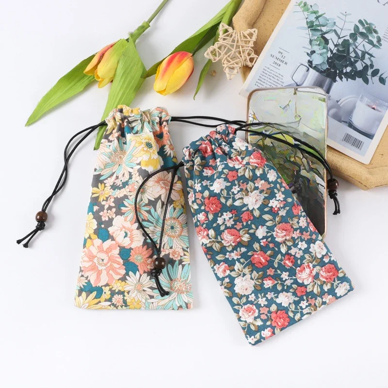 

Маленькая свежая и милая сумка с рисунком